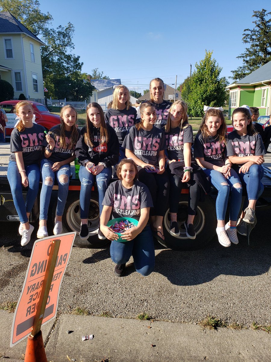 GMSCheer17's tweet photo. Ready for the parade! @GrahamAthletics @GrahamMidSchool https://t.co/fObFiSKbZJ