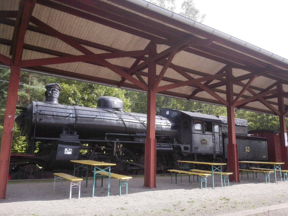 kristallnaach's tweet photo. Heute am #Südstrand gewesen und den #Museum's-#Zug besucht ..hübsch gemacht..die alte #Bahnstation..
#FrykstaGamlaStation #Fryksta
😍 #Schweden 🇸🇪 #Fryken-See
#Elchenländle19 🇸🇪 #Värmland https://t.co/GTh0Ss3jK7