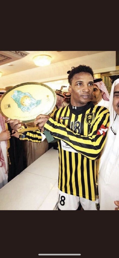 KoorahTrend's tweet photo. بحيادية  من الأفضل بين الكبيرين،، .....🤔؟

 لاعب #الاتحاد محمد نور......🔁

لاعب #الهلال نواف التمياط..♥️

@MohamedNoor_N18
@altemyat https://t.co/eGFCdNc6Bg