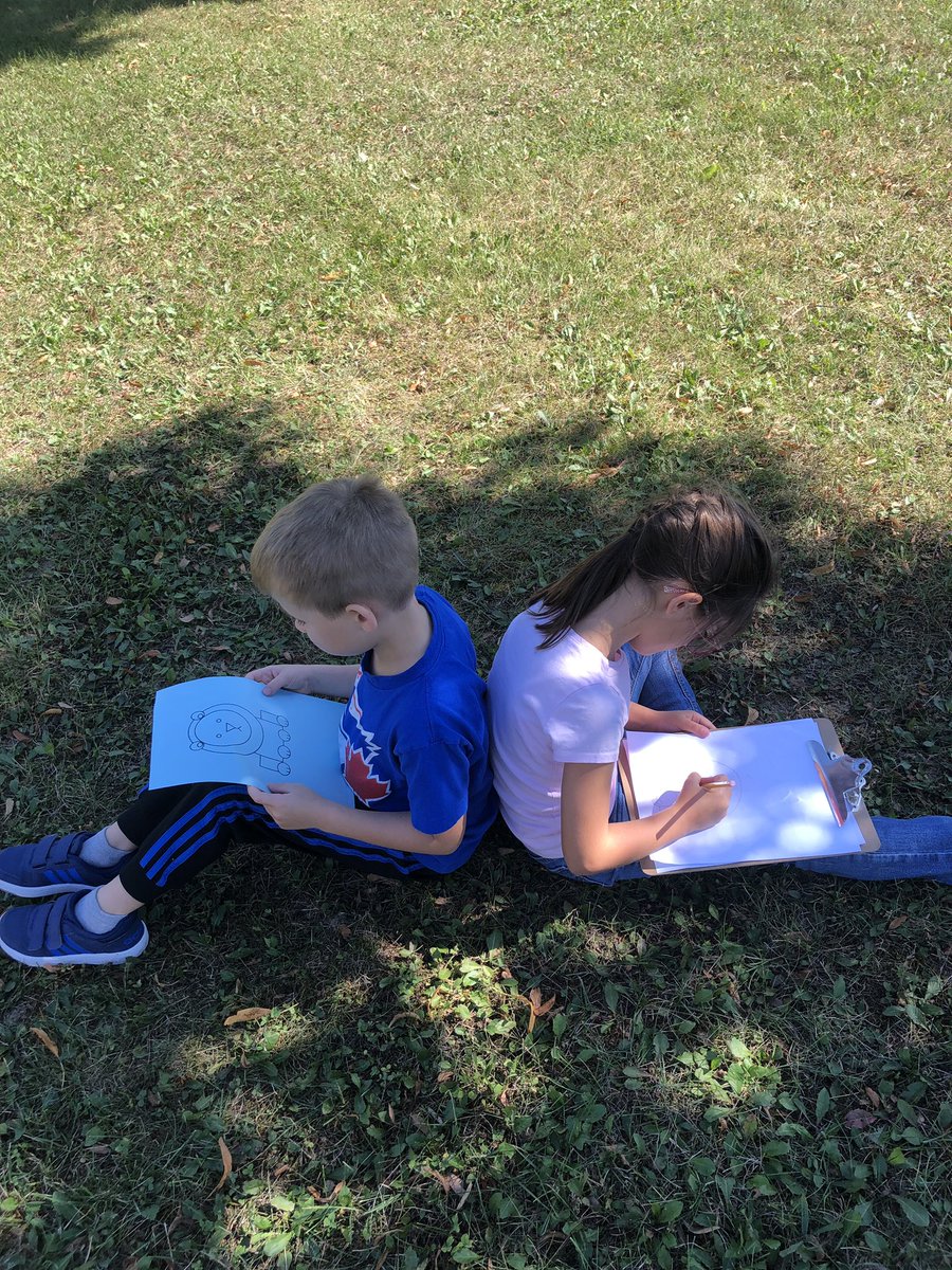 EmilyMavity's tweet photo. Partner drawing was a challenging task but we had A LOT of fun with it... and we got to enjoy the sushine🌞 https://t.co/Vjg5ttCcUu