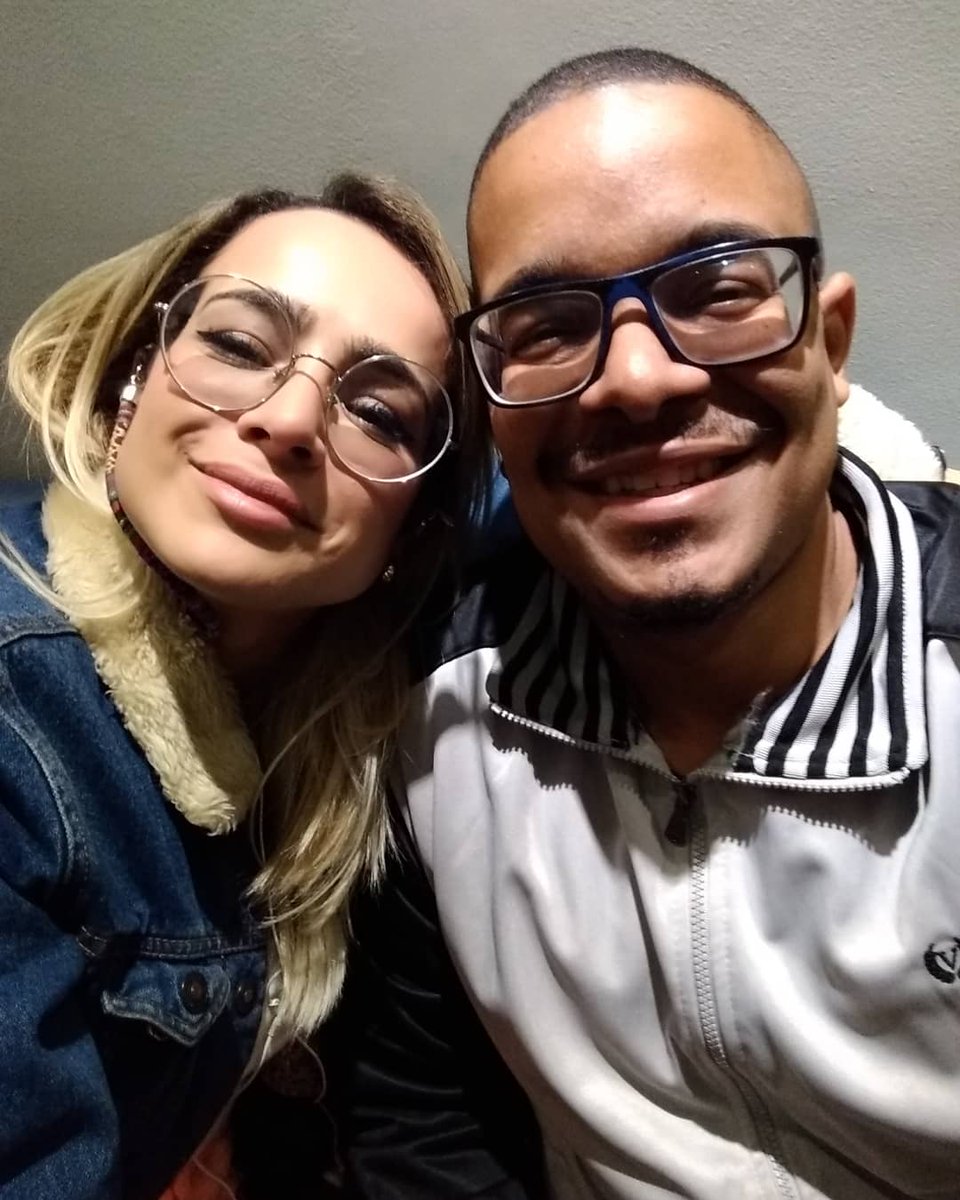 RafaelRamos85's tweet photo. Sempre bom te encontrar, hermana, e saber do que Deus tem feito em sua vida. Foi um abraço rápido, mas que valeu muito a pena
#danielaaraújo #mijesus #catarse #encontros #gospelsinger #tiadani https://t.co/Dg2maE3xtU