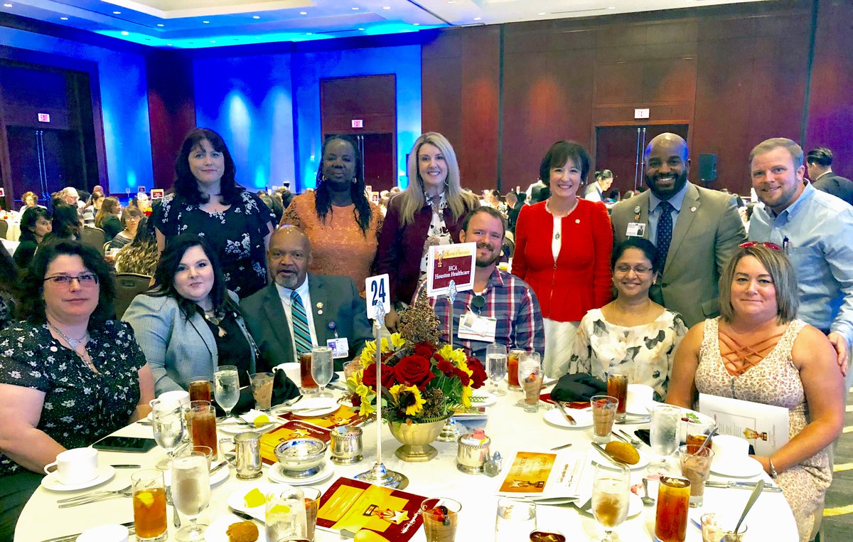 HCAHouston's tweet photo. Today, CNO Kelli Nations emceed the Good Samaritan Foundation's Excellence in Nursing Awards Luncheon!

Congratulations to our over 50 #HCAHou nurses who received bronze recognition for being leaders at the bedside. #BornToCare #NursingLeadership https://t.co/XDEmP9Uy3c