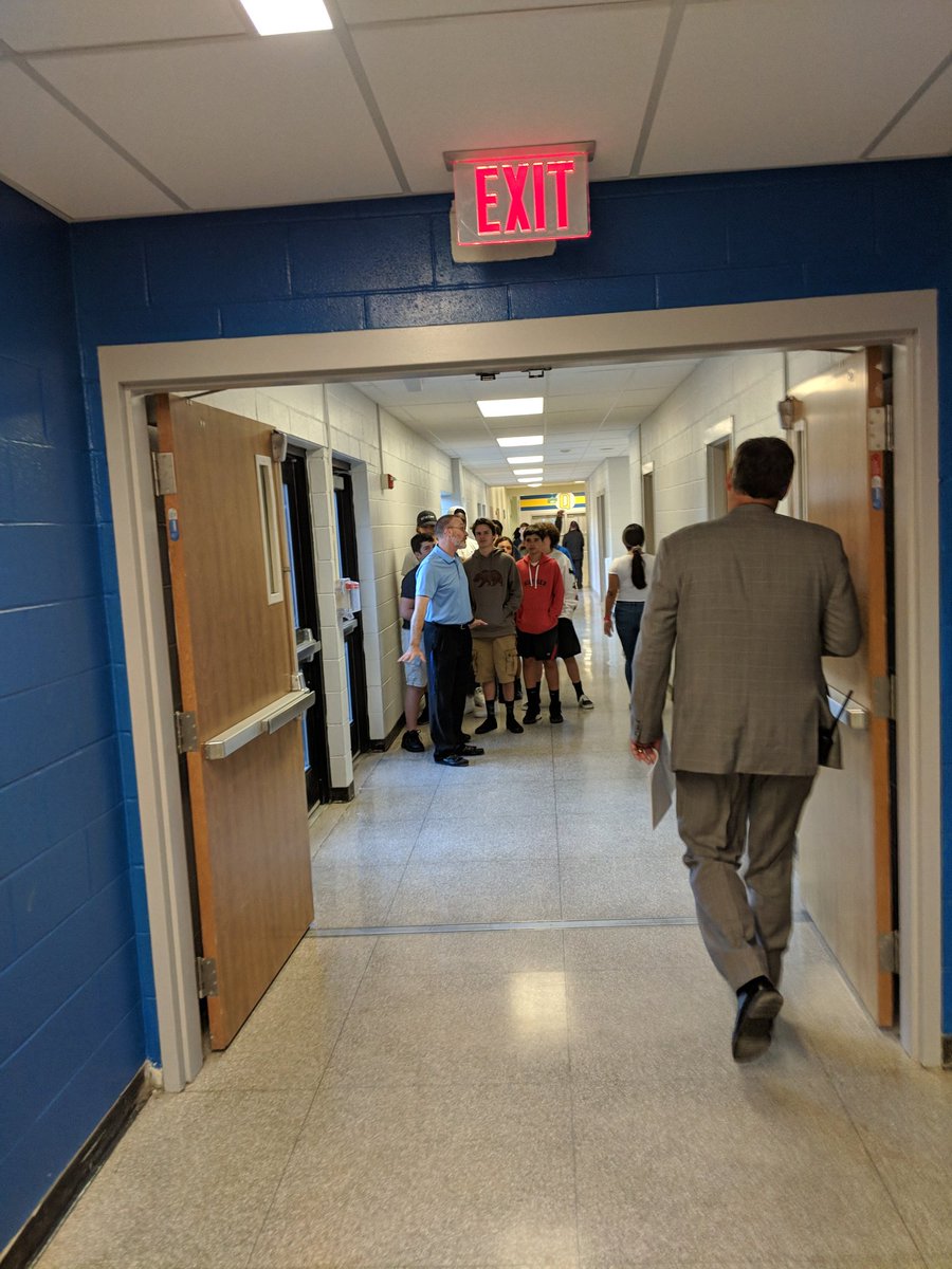 MrSnideQHS's tweet image. Student tours are being given on the first day back.  The newly renovated school looks amazing!  #Qnited #Legacy2020