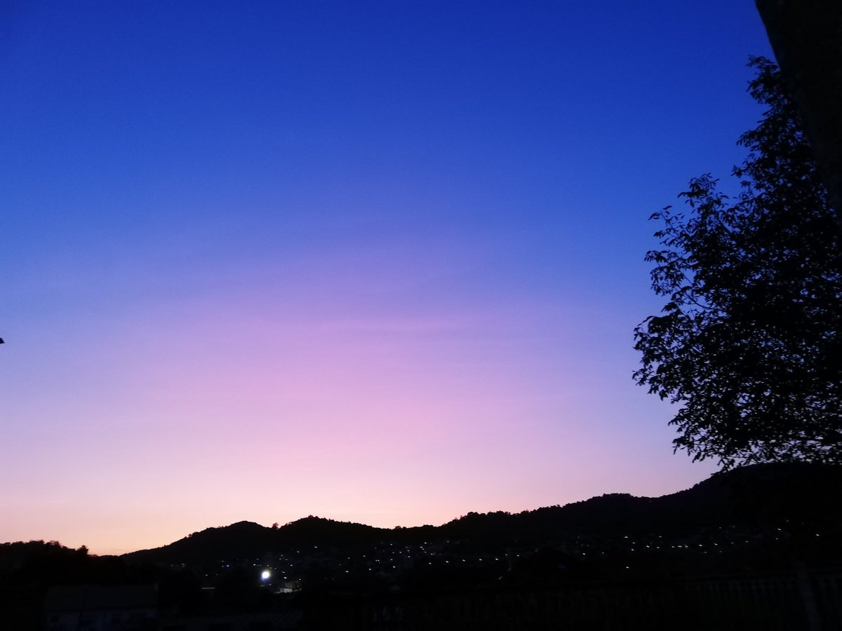ithanogue__'s tweet photo. anoitecer de hoxe #septembro #xoves #galicia #boanoite #nanit #gabon #buonanotte #goodnight #buenasnoches https://t.co/ayOEMoO6Xg