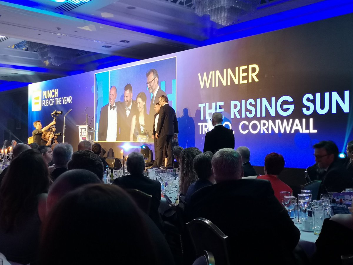 Well done to the team at the Rising Sun in Truro @therisertruro for winning @punchpubs of the year #welovepubs 👍♥️💪🍍 #greatBritishPubawards