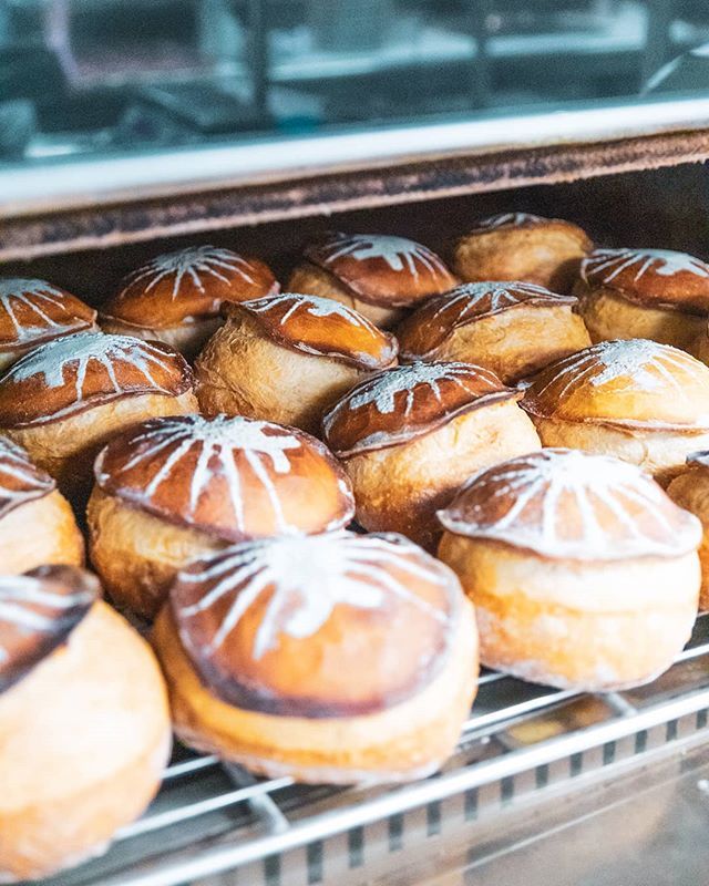 A peine sorti du four et encore chaud, le pain de notre boulanger est un délice. 
Hot out of the oven, our freshly baked bread is a little slice of heaven.
•
#ChateauDeBerne #RelaisChateaux #Vineyard #Hotel #Hospitality #Lorgues #Flayosc #Provence #A… ift.tt/34pTNUv