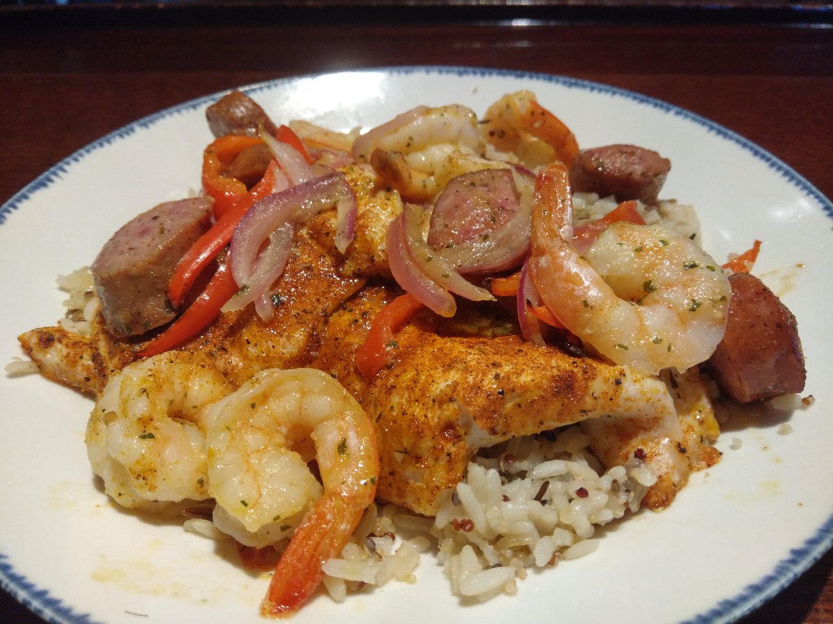 RLLoverJoe's tweet photo. #Secretmenuitem @redlobster Georgeville Rd #RedLobster Columbus Ohio Grilled chicken, shrimp and sausage severed over rice. https://t.co/VGpWt0Unl7