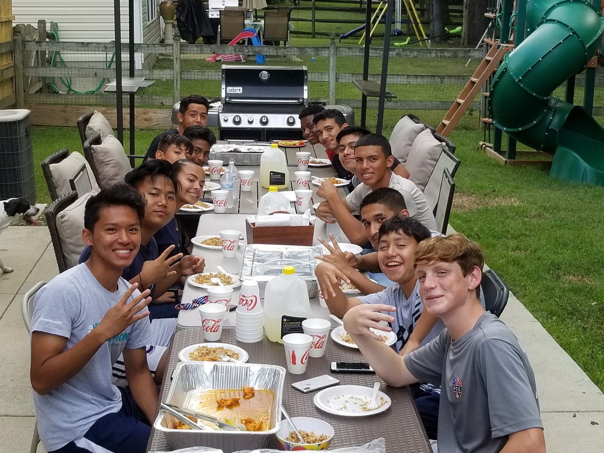 RockySoccer's tweet photo. This year we will have a lot of new 1st for this team and program. Last night we had the 1st team dinner, a new experience for Ravens. Sports a lot more than just playing on the field! https://t.co/ya27rcVyoU
