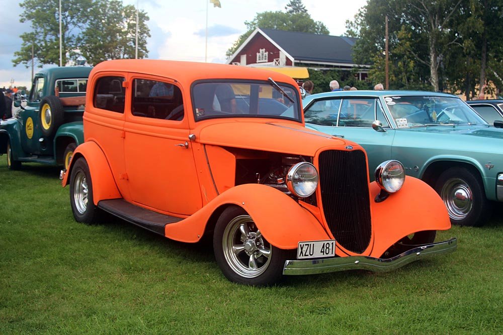 Caltex_98's tweet photo. Flera deltagare från måndagens #bilträff vid @westerqwarn. Totalt 205 bilar! / Further paticipating vehicles from Monday night's #carshow at #Westerqwarn. Grand total: 205 cars! '33 #FordTudor #StreetRod 1987 #Volvo780 coupe #FiatBarchetta '74 #Renault4R 1962 #FordAnglia De Luxe https://t.co/GRpMFNJr8W