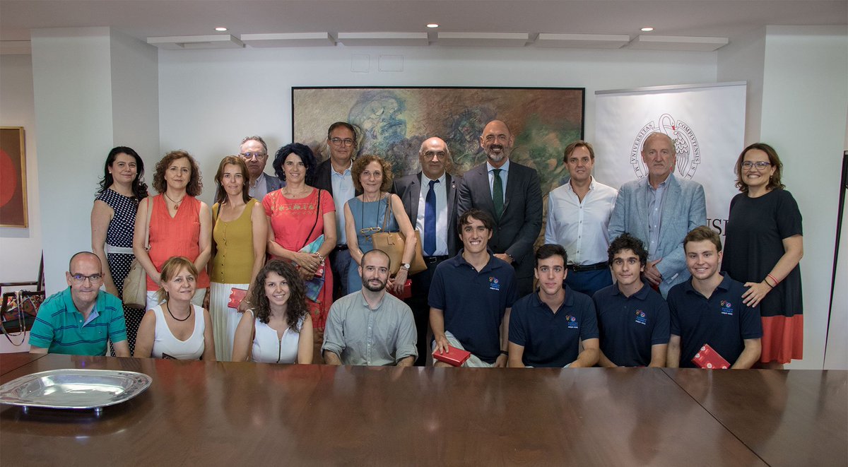 El rector <a href="/jgoyache/">jg</a> ha recibido al equipo español participante en la Olimpiada Internacional de Química👩‍🔬👨‍🔬 (IChO’2019) que consiguió una medalla de plata🥈 y dos bronces🥉 #talentoUCM #estudiantesUCM 🔝