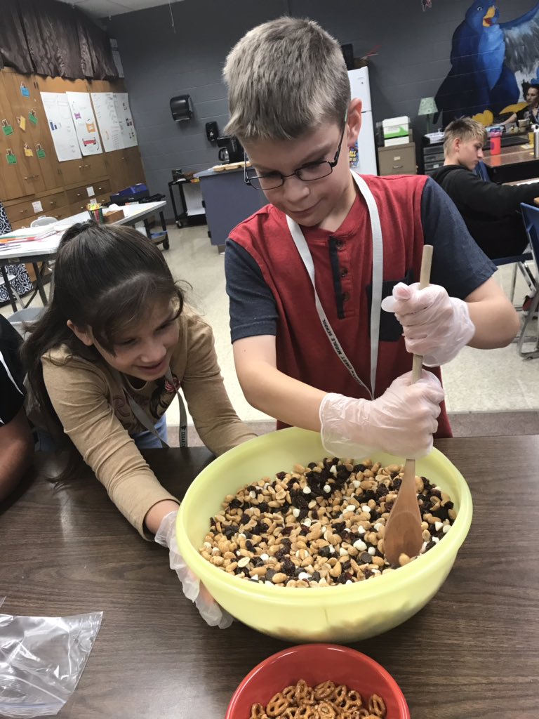 mrsle_ccmsls's tweet photo. Hey #CCMS it’s that time! #theswoop will be open tomorrow morning! We’ve been busy making our first batch of trail mix! @MrsRackleyCCMS @MrsDaugherty10 @RodkeyReading @CCMS_PSP @MrsHauckCCMS @MrsSullivanCCMS @ccmsPE @CCMSTeamBLAST https://t.co/mGkXt2KHoT
