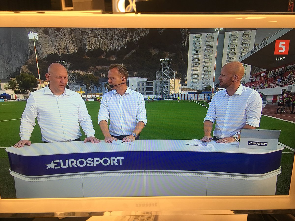 khlund's tweet image. Så er @Kanal5dk klar til landskamp i deres uniformer 🙈😂 #gibden