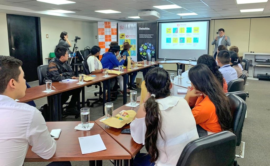 lideresgobernar's tweet photo. Hoy más jóvenes recibieron la introducción al curso "La Buena Ciudadanía Potencia Vidas". Ellos y ellas pertenecen al proyecto #Lab30 @worldvisionEC y ahora se suman a #10PrincipiosCiudadanos 👏 https://t.co/PqbgSyHYFn