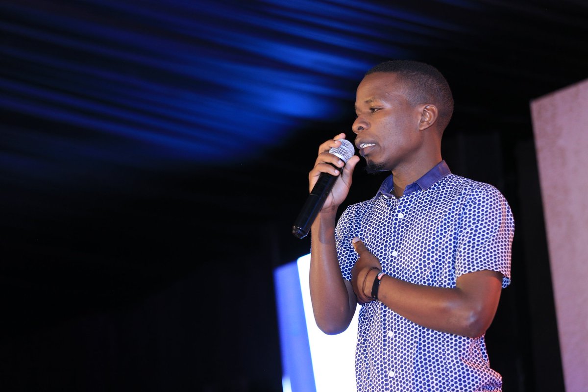 ComedyStoreUG's tweet photo. @OptionalAllan: Team Rema mukube ku ndulu.
(Loud cheers from the crowd)
Him: Omusajja bwoba nga otudde kumpi nomukazi wo nakuba endulu, todamu kumutwala ewa Gynecologist. Byebajjayo mwabilabye.
#ComedyStoreUg #NamelessInUG https://t.co/3LIk1zC842