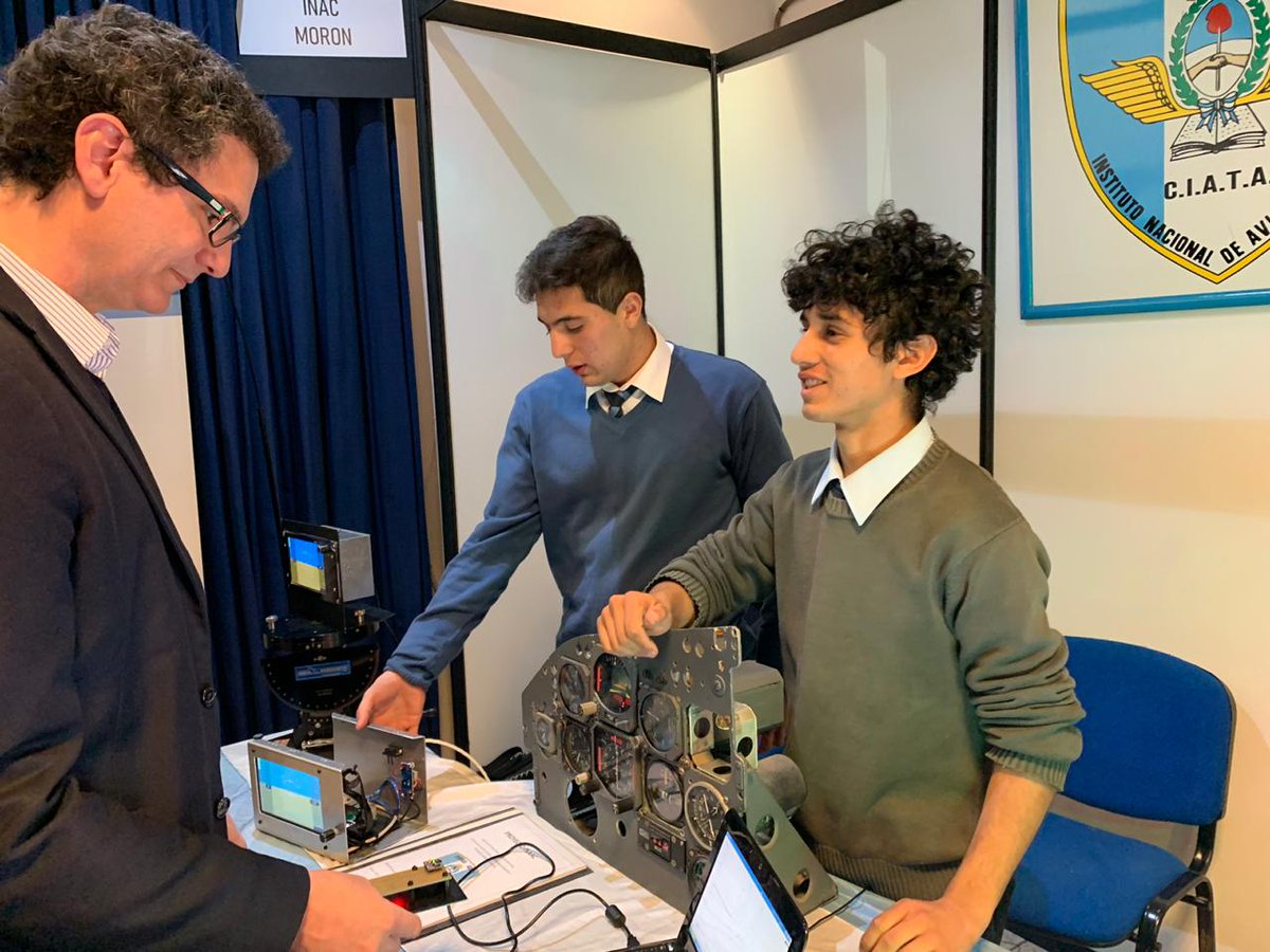 gugamayer's tweet photo. Celebramos las iniciativas que fomentan la cultura emprendedora en los jóvenes para que sean protagonistas del futuro. En #Morón participamos de #UIOtec, una feria tecnológica y educativa donde alumnos de escuelas técnicas nos compartieron los proyectos que están desarrollando. https://t.co/6Nw5BHSMh6