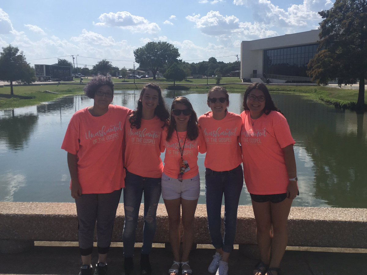 peshdolls's tweet photo. Hello from your 2019-2020 PESH 5 Main team! We’re so excited for this year! Stay tuned for more information about our upcoming first meeting and events 👀 https://t.co/sBcJhZl4DU