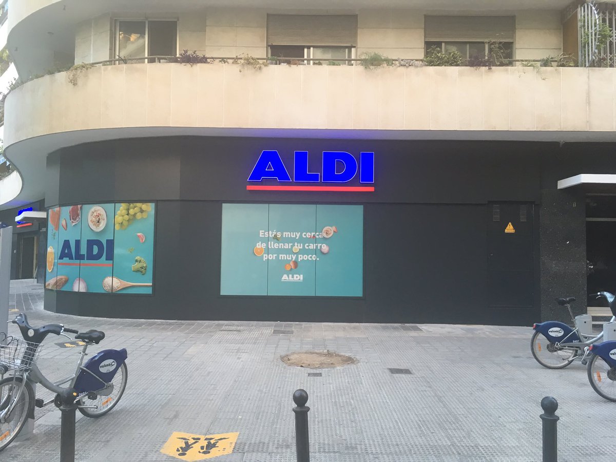 Otro Aldi finalizado con nuestras marcas para fachadas. @FunderMax en la parte superior y <a href="/stacbond/">Stacey Bond</a> en la parte inferior.