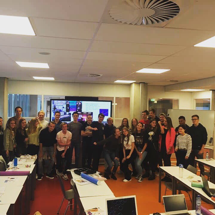 FranniezTeam's tweet photo. Al deze eerstejaarsstudenten CE hebben gekozen voor Kinderfonds Franniez. We wensen deze studenten veel succes en we zijn heel benieuwd naar de concepten die ze gaan uitwerken. Succes https://t.co/SoPm4bKt8M