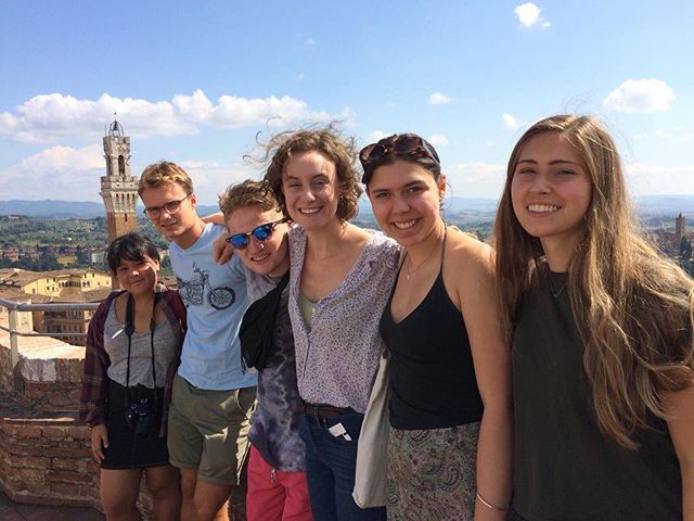 AHAcourses's tweet image. Ciao from the top of Siena! ✨ #ahacourses #ahalatesummer19 #summer #italy #gapyear #Siena #arthistory #facciatone #tuscany #architecture #duccio #duomo #underthetuscansun ift.tt/2Q40F75