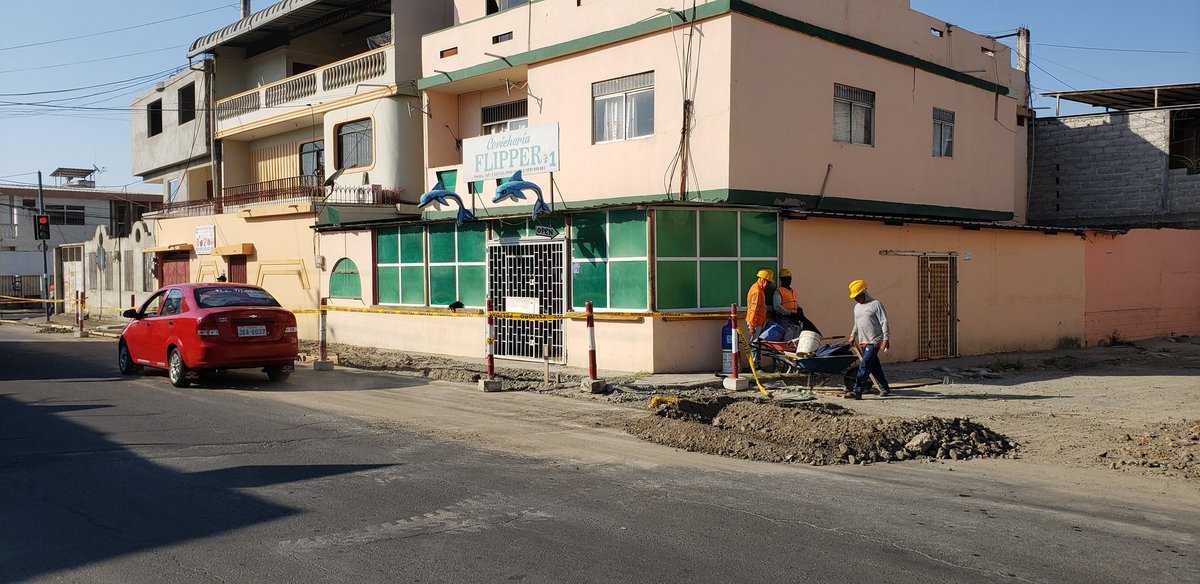 UGPManta's tweet photo. ¡Firmes con el cambio!
Para esta tarde se tiene previsto se culmine la reposición de aceras y bordillos en la #Calle15 entre Avenidas 29 y 30; así mismo sobre la #Avenida30 entre Calles 15 y 16.
Además de tener nuevos sistemas hidrosanitarios, los moradores tendrán una final 1/1 https://t.co/Fz1Aq4KLUa