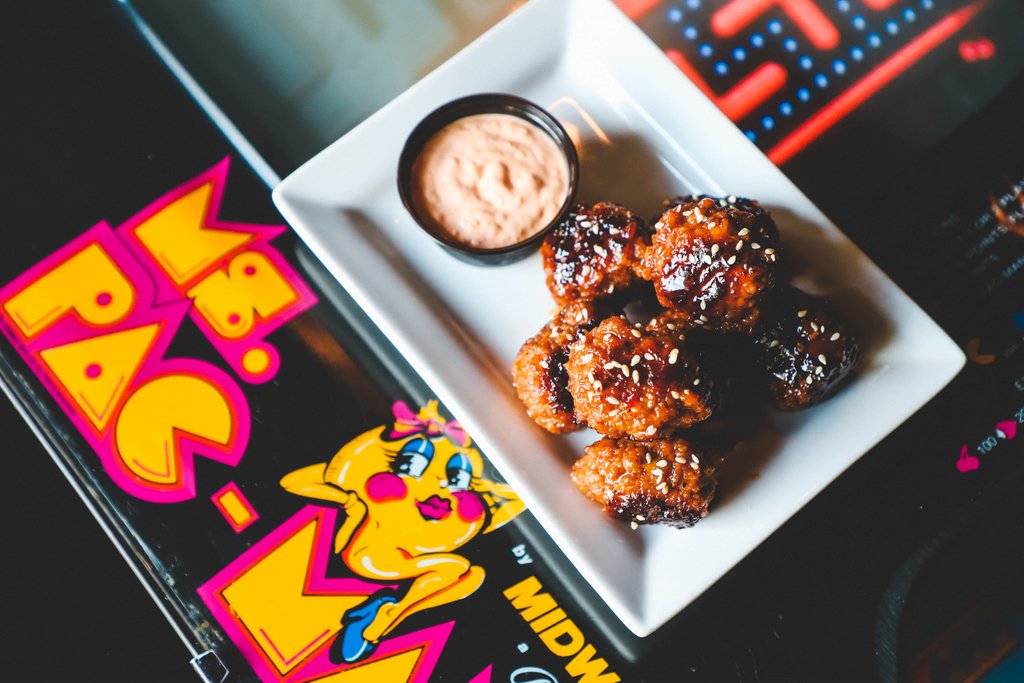 Got the cravings but can't seem to leave the couch?? Let us come to you, we're on Uber eats! 😎🌴