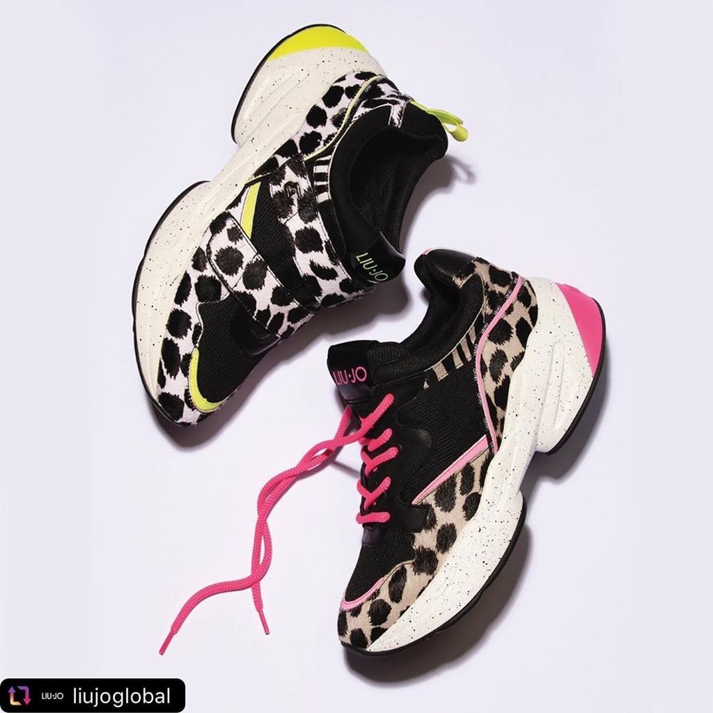 MonbluModa's tweet photo. #ModaMonblu Camina con estilo con unas deportivas la colección de #liujo19.
—
#modamonblu #boutique #modamujer #modalaspalmas #outfitoftheday #outfits #newlook #liujoshoes https://t.co/jeTzer7PhF