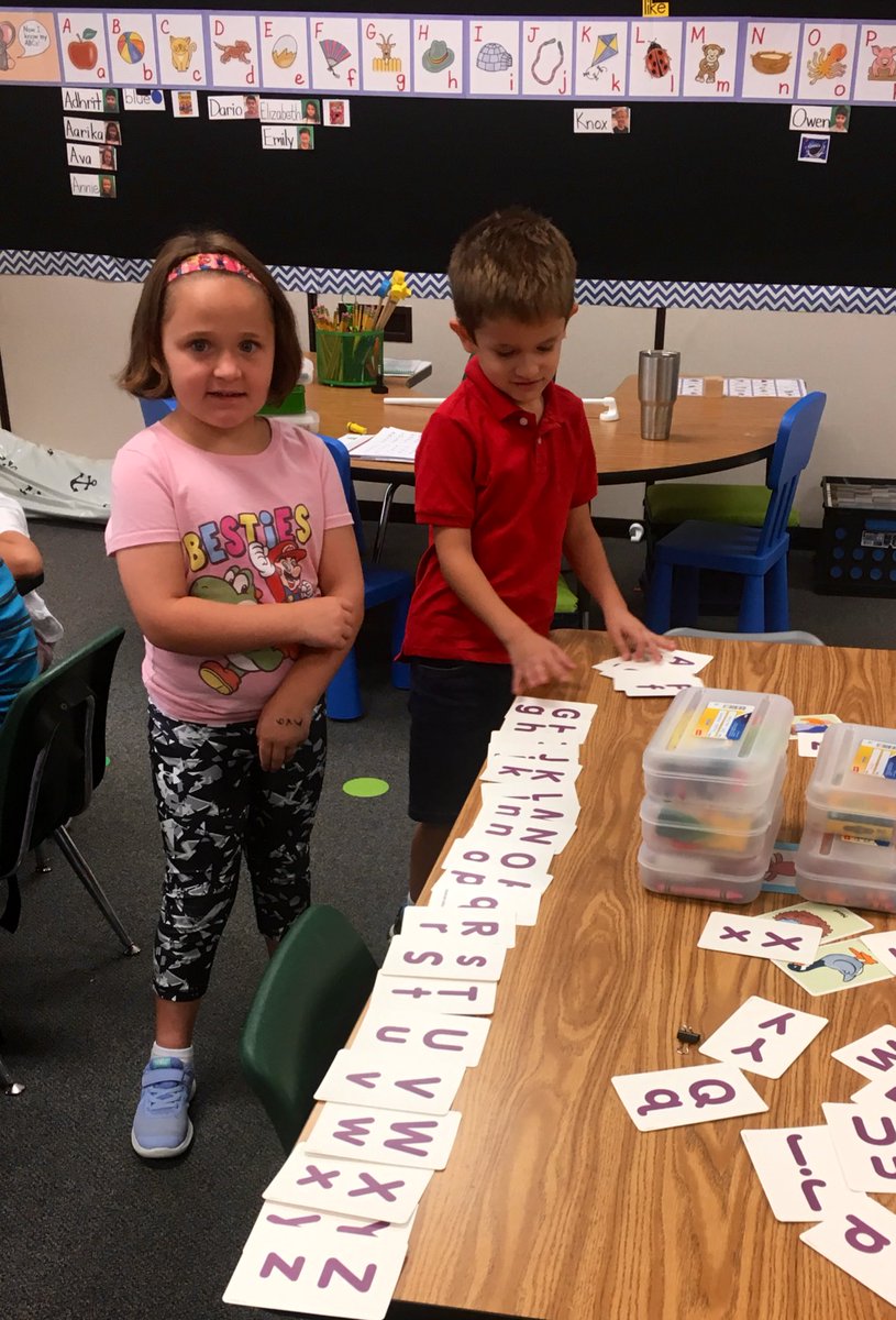 mrf1120's tweet image. Letter sounds and symbols in Reading today. ❤️#Kindergarten #Bledsoe