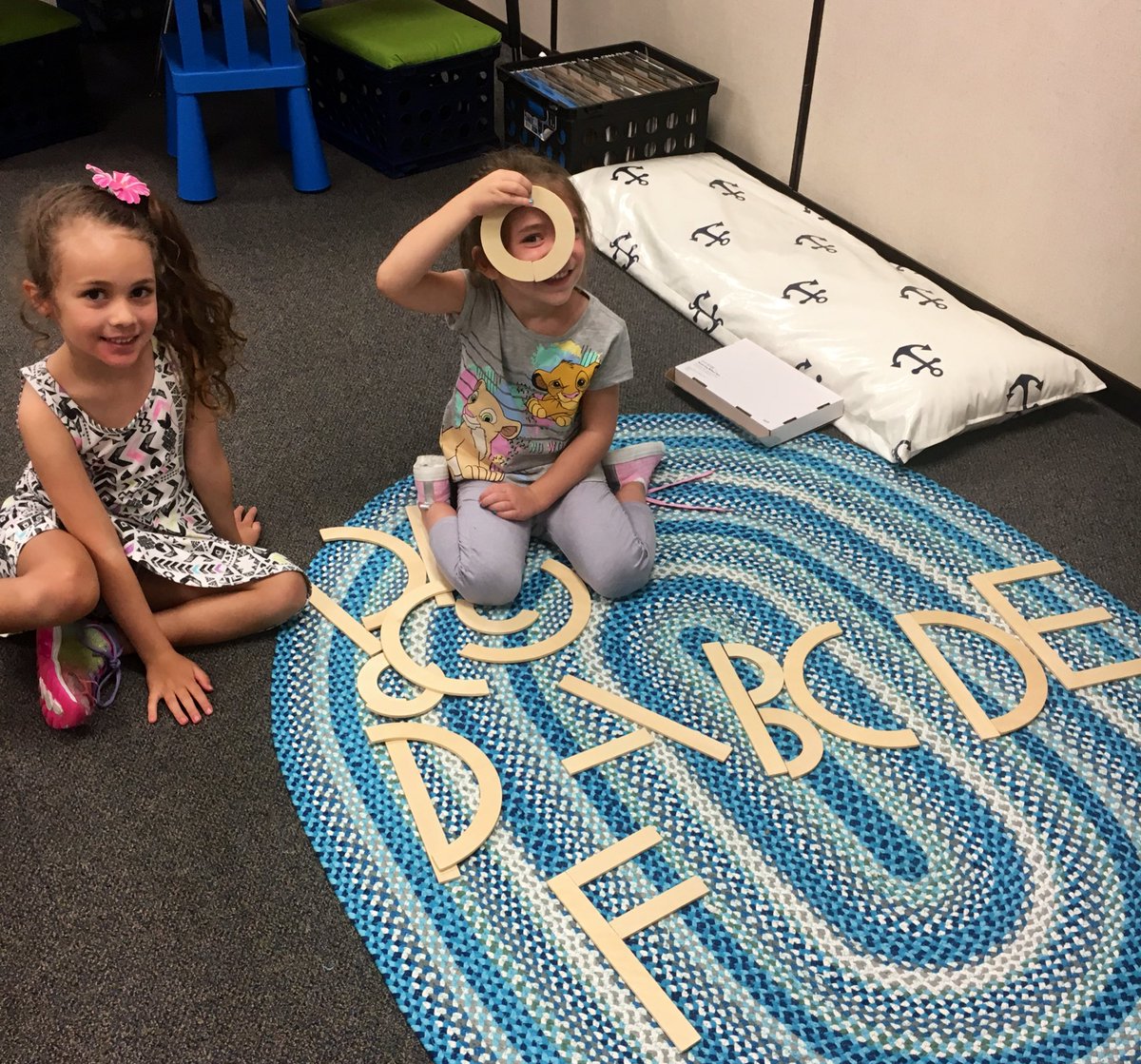 mrf1120's tweet image. Letter sounds and symbols in Reading today. ❤️#Kindergarten #Bledsoe