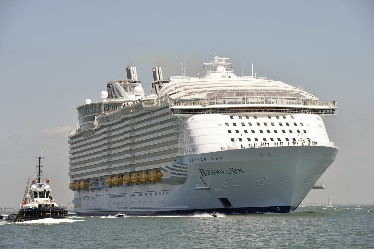 Alexandre Shields (@ashields_devoir) on Twitter photo Quel est le coût écologie des navires de croisières? Ce soir à 19h, à Moteur de recherche, on répond à cette question. Sur la photo, le «Harmony of the Seas», plus imposant navire du genre dans le monde: 6300 passagers. <a href="/rcmoteur/">Moteur de recherche</a> <a href="/icircpremiere/">ICI Première</a> <a href="/iciradiocanada/">Radio-Canada</a> @MatthieuDugal Quel est le coût écologie des navires de croisières? Ce soir à 19h, à Moteur de recherche, on répond à cette question. Sur la photo, le «Harmony of the Seas», plus imposant navire du genre dans le monde: 6300 passagers. <a href="/rcmoteur/">Moteur de recherche</a> <a href="/icircpremiere/">ICI Première</a> <a href="/iciradiocanada/">Radio-Canada</a> @MatthieuDugal
