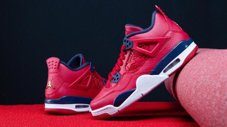 Air Jordan 4 SE “FIBA”
Color: Gym Red/White-Metallic Gold-Obsidian
Release Date: September 7, 2019
Price: $200
Link: bit.ly/221HEP8