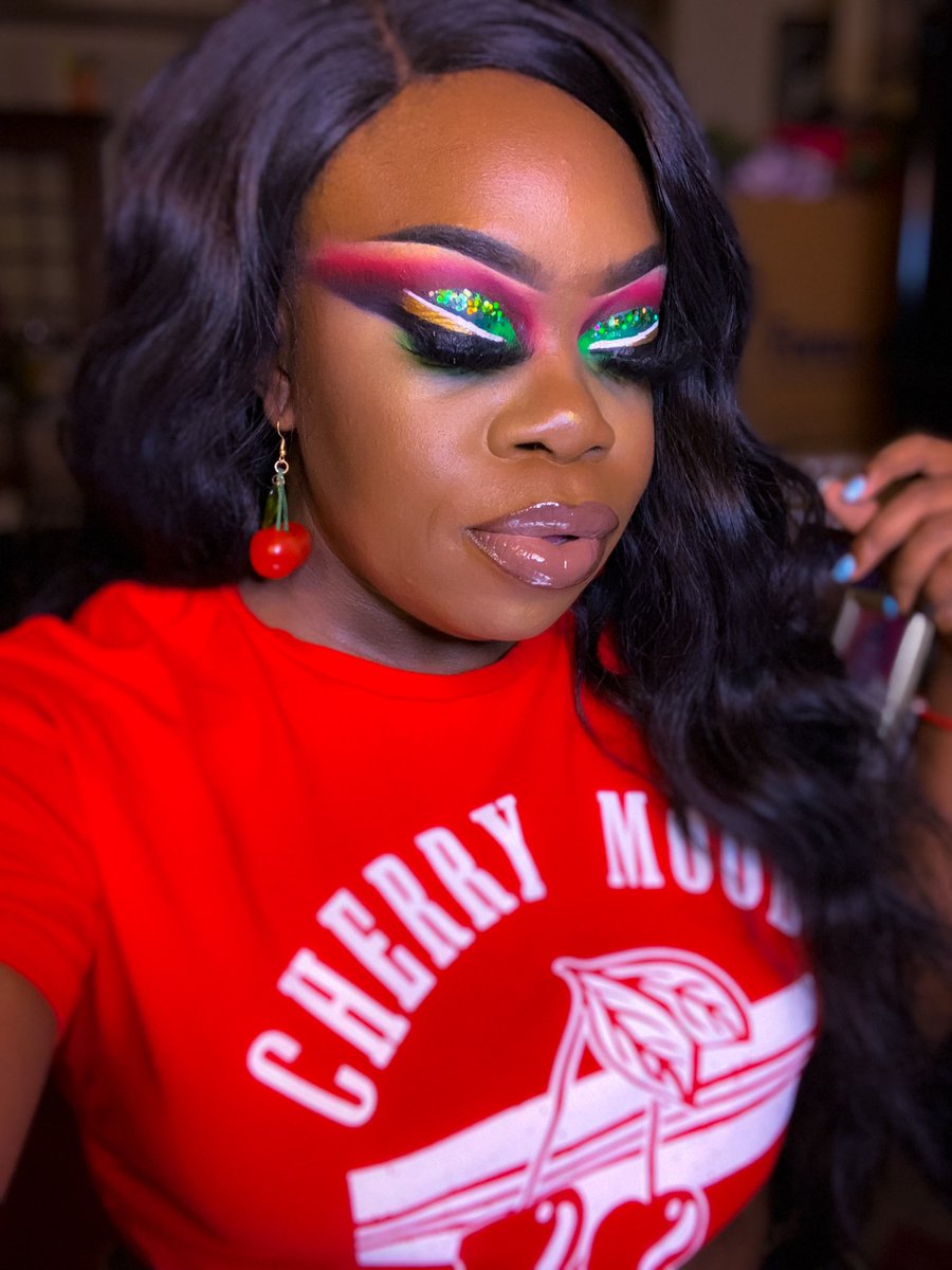 Goldenlilbb's tweet photo. Errmmmm is it too late to post a look?? 

🍒 Glitter x Pigment by Cutie Pop Glitzy Glitterz
🍒 White out liner by The Crayon Case
🍒 Shades x Top x Earrings by @SHEIN_official @ABHcosmetics Dipbrow in Ebony @norvina1 #norvina #abhprsearch https://t.co/gPda1lQ2Nn