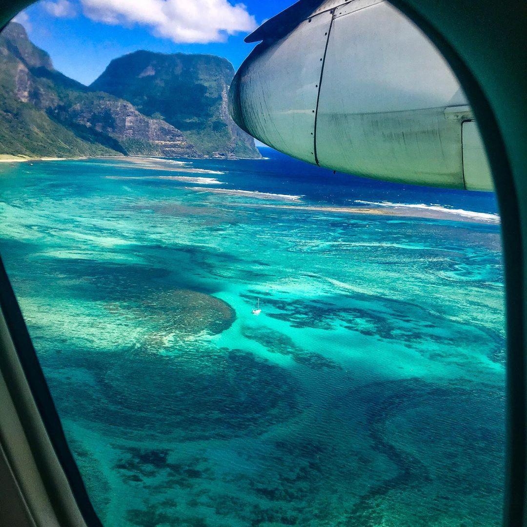Australia's tweet photo. This is why you should always ask for the window seat. 💺

(via IG/paigesimmonsphotography flying into @lordhoweisland, @newsouthwales) 

#seeaustralia #NewSouthWales https://t.co/MoIW9lrtjs