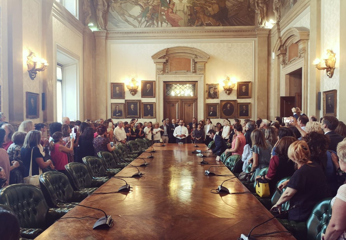 lofioramonti's tweet photo. È stato un piacere entrare al @MiurSocial dalla "porta principale". Ora comincia una nuova sfida: più risorse per scuola, alta formazione e ricerca; lotta al precariato e valorizzazione docenti e studenti. Istruzione e innovazione al centro dello sviluppo sostenibile del Paese https://t.co/J1tte8u1s3