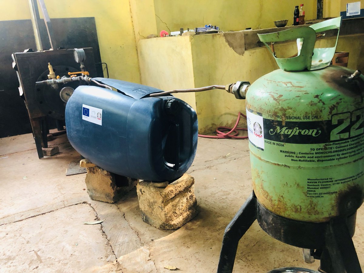 AicsKhartoum's tweet photo. ๐ธ๐ฉ๐ช๐บ๐ฎ๐น #EUTrustFund SDN11 and @AicsKhartoum: ๐ฅfirst #pyrolytic system in #Sudan: from #waste #plastics ๐๏ธback into usable #oil @OltremareTweet @EU_SUDAN
@aics_it #italy #cooperation #environmentalawareness #GreenEnergy
๐ฝ๏ธโก๏ธWatch the video..... https://t.co/zmoCpxbm3S https://t.co/7pnZVkHh9r