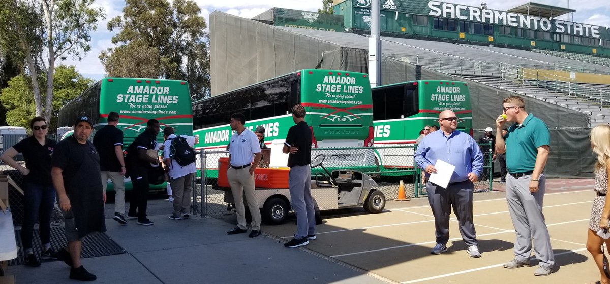 chrismparry's tweet photo. Packing up the buses and getting ready to head to the airport. On our way to Tempe! #StingersUp #SacStateAttack #GreenSwarm https://t.co/d0qPMfM1fv