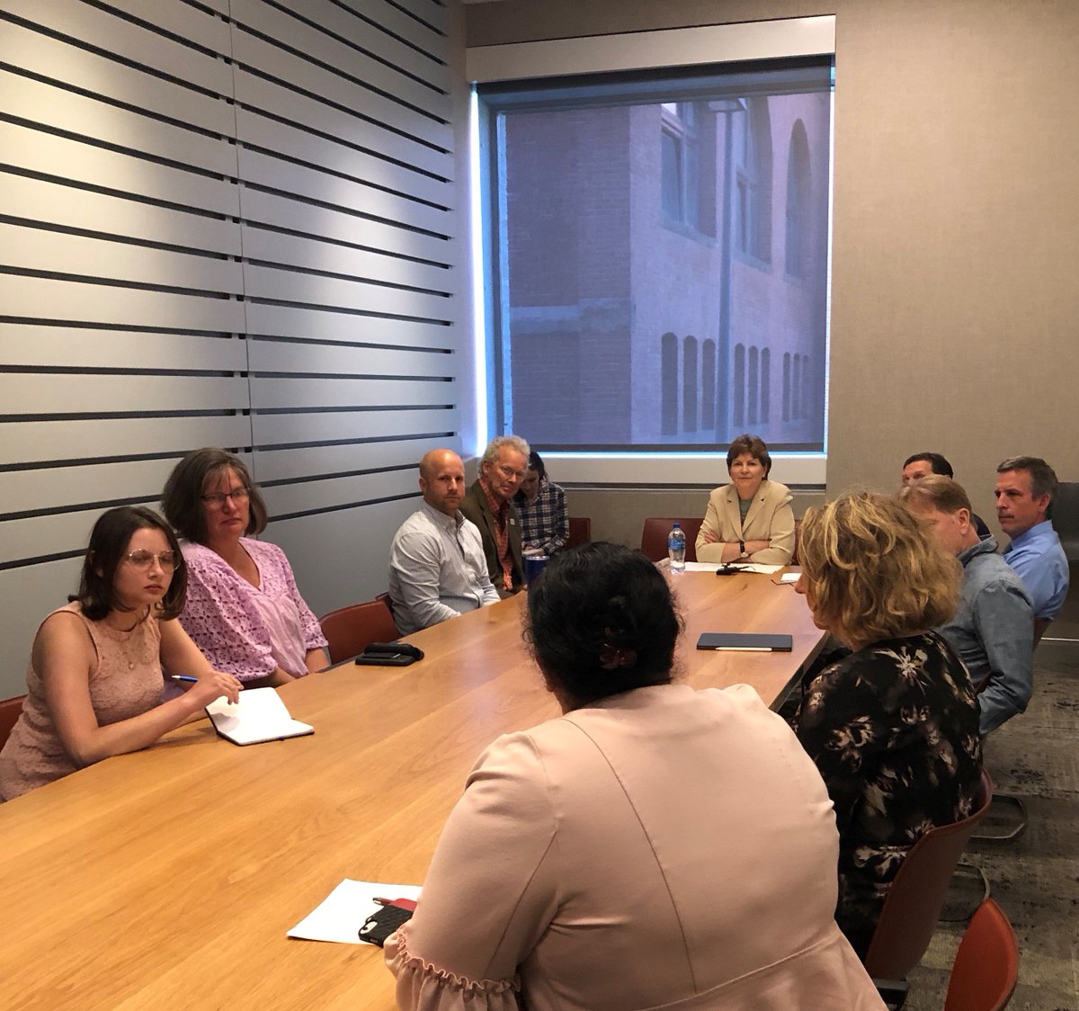 SenatorShaheen's tweet photo. Had an important discussion w/ students &amp; health experts at @dartmouth today on the potential health risks of vaping. Nationally, there are now over 200 cases of severe illness potentially tied to vaping, including 2 deaths. Use of vaping devices is surging among young people… https://t.co/5ss808ZcuK