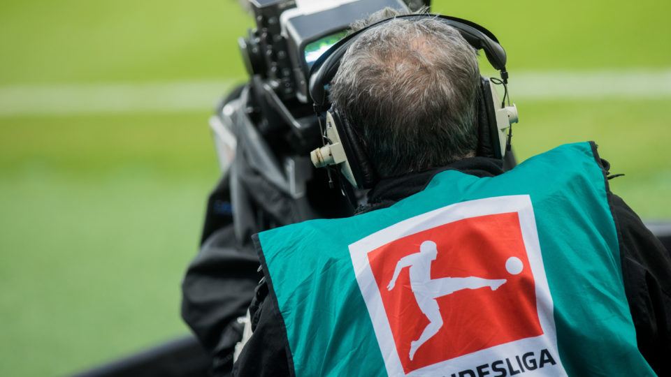 buzz09app's tweet photo. Der Streamingdienst #DAZN will künftig noch mehr #Bundesliga-Spiele zeigen. Für Fans könnte ab der Saison 2021/2022 wieder ein Abo ausreichen, um alle Partien zu verfolgen. https://t.co/4nAYlZMhZG https://t.co/hag0WTLNrR