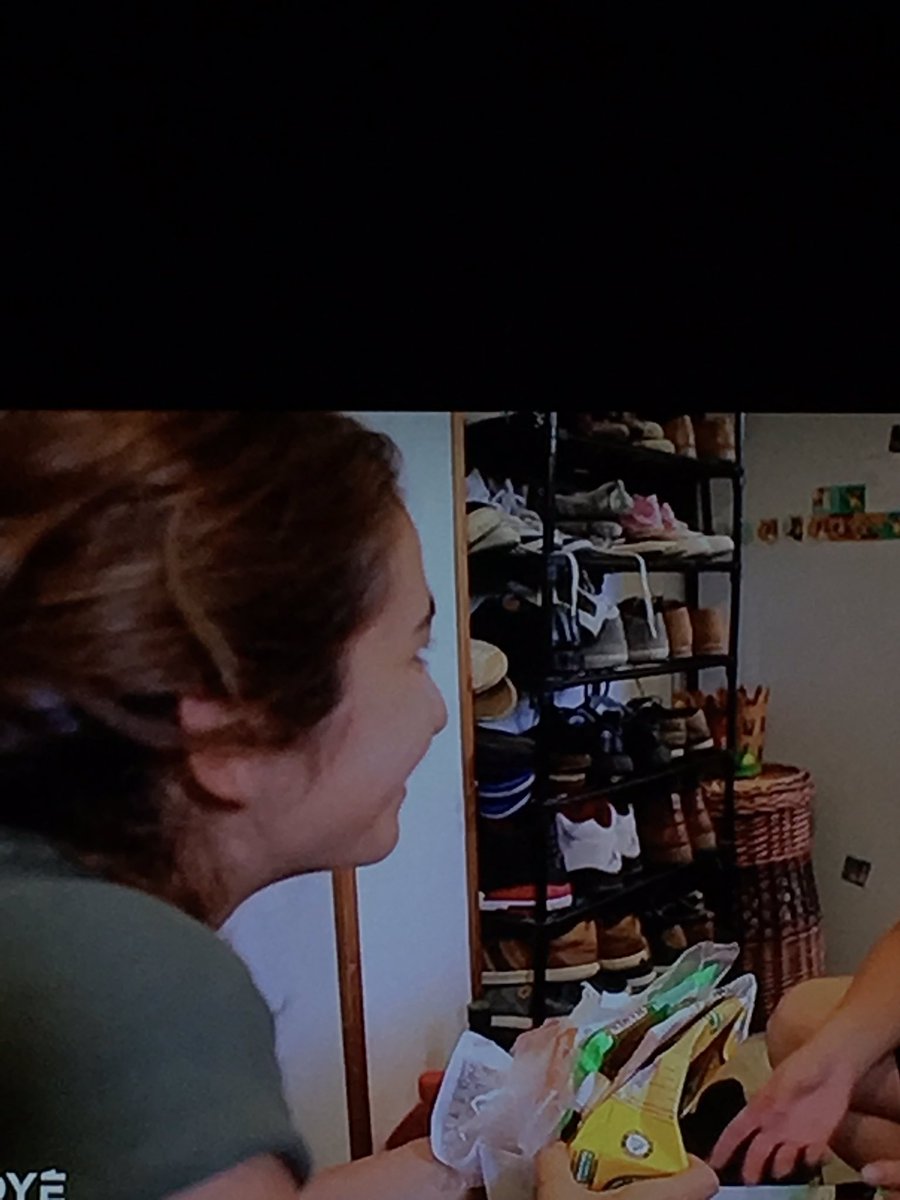 RemyJeudy's tweet photo. On utilise pas de plastique, on utilise pas de PQ mais on a 200 paires de pompes! @EnvoyeSpecial #EnvoyeSpecial #paradoxe https://t.co/H8dLiGf4pr