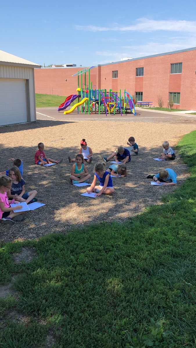 MrsMarkersK's tweet photo. #freemanfalcons #thefreemanway Observing weather on a HOT day! https://t.co/RTaf2qbkhy