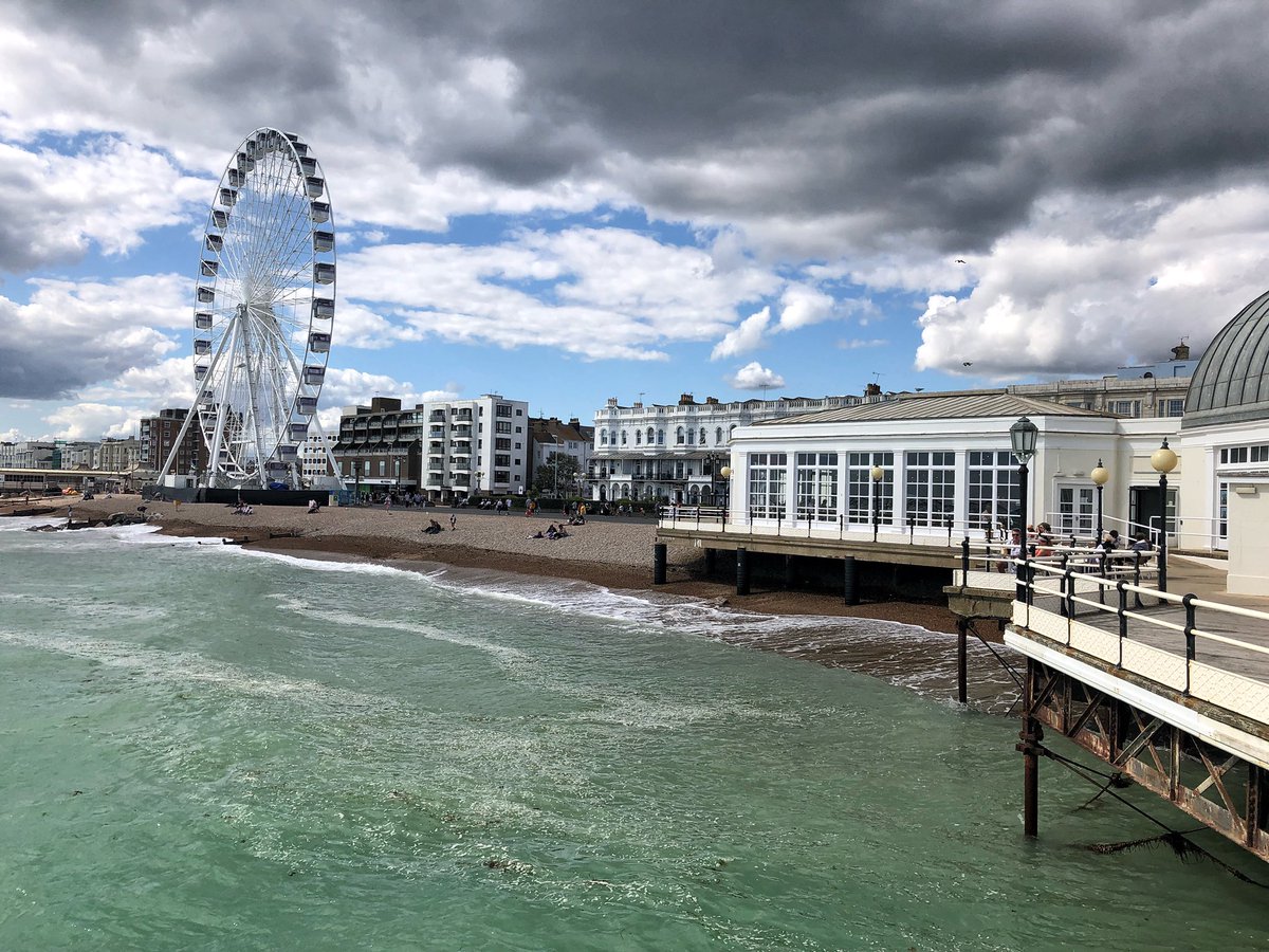 Worthing sea front for 60 years of the mini. And ice cream on the pier for £1 ! 🍦 😎  #minisbythesea #mini60years