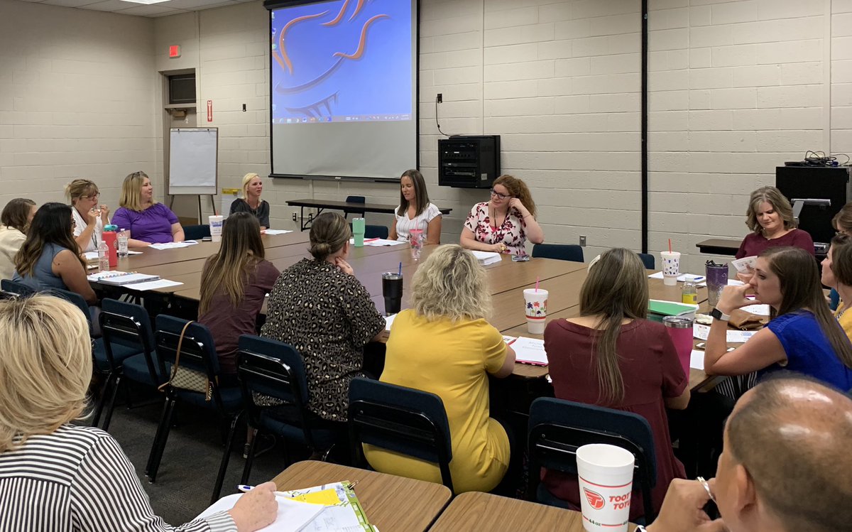 cardenasjessie's tweet photo. Thank you 5th grade math teachers for a wonderful discussion today. Kudos to Toni Burns, @arachellea, and Courtney Nelson for leading the way! #AISDRocks #habitsofdiscussion ✏️📊📓 https://t.co/6QGMGkX65i