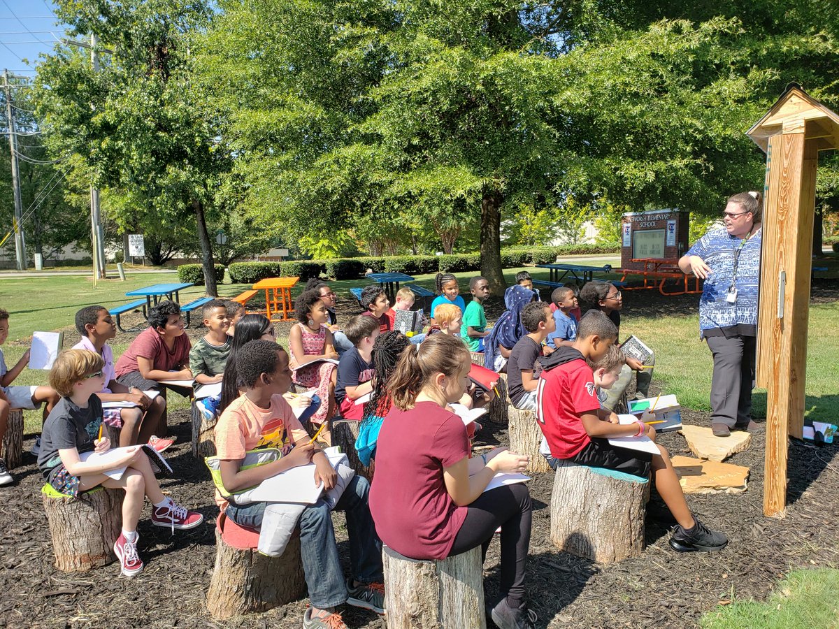 MrsMorris_AES's tweet photo. Learning how to problem solve in the garden. Real world, authentic learning is taking place at Acworth Elementary!@Team_AcworthES @OutTeachEd_SE @CobbSchools #morrismadness, #outdoorlearning https://t.co/RoKw7kjWJy