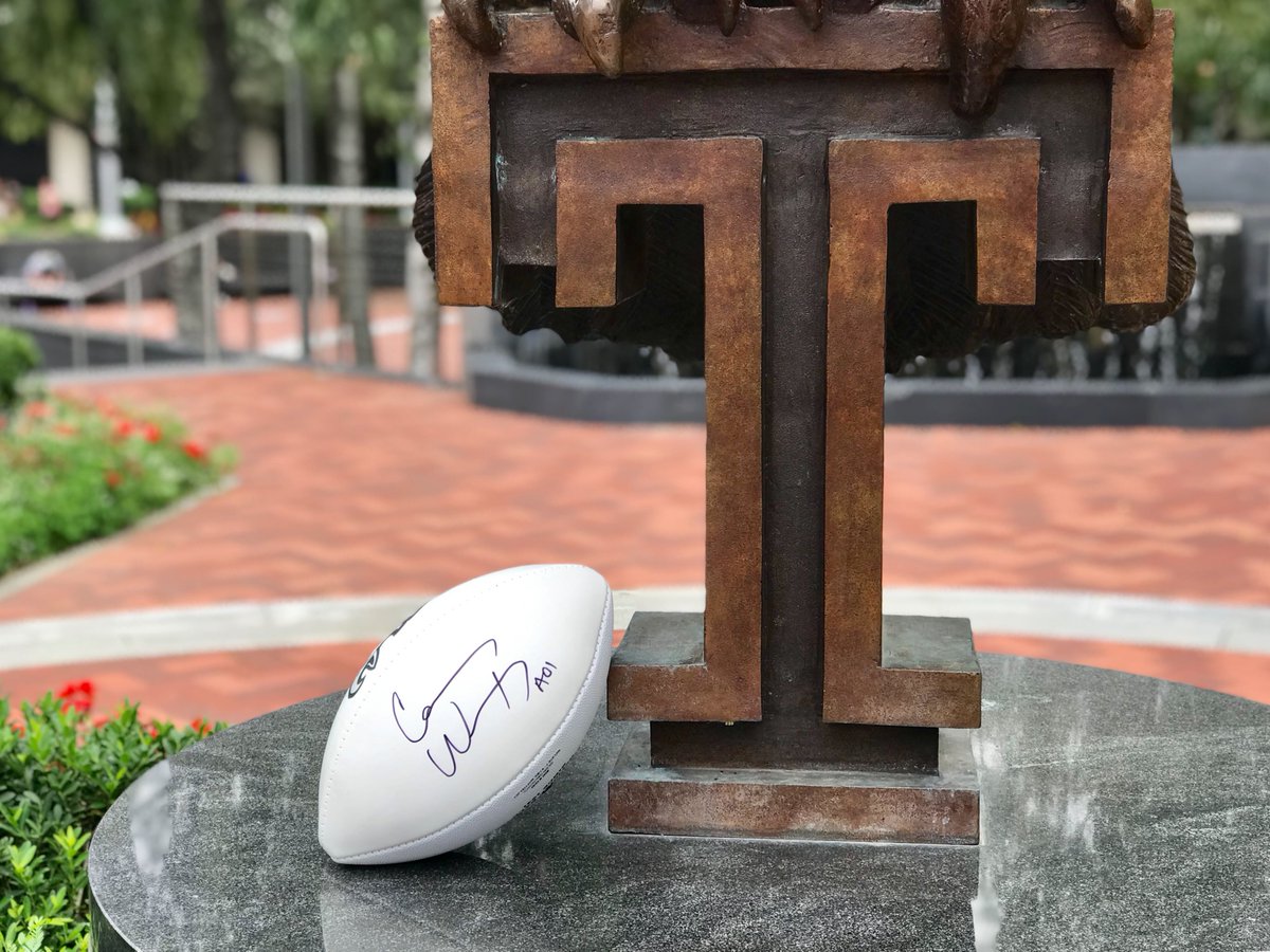 TempleUniv's tweet photo. 🦉 GIVEAWAY! 🦅 Birds of a feather flock together!

Reply to this post with your all-time favorite @Eagles moment—using only emojis—for a chance to win this @cj_wentz signed ball.

The winner will be chosen at random and DM'd tomorrow at 4pm. #FlyEaglesFly https://t.co/wuOWbUv7m5