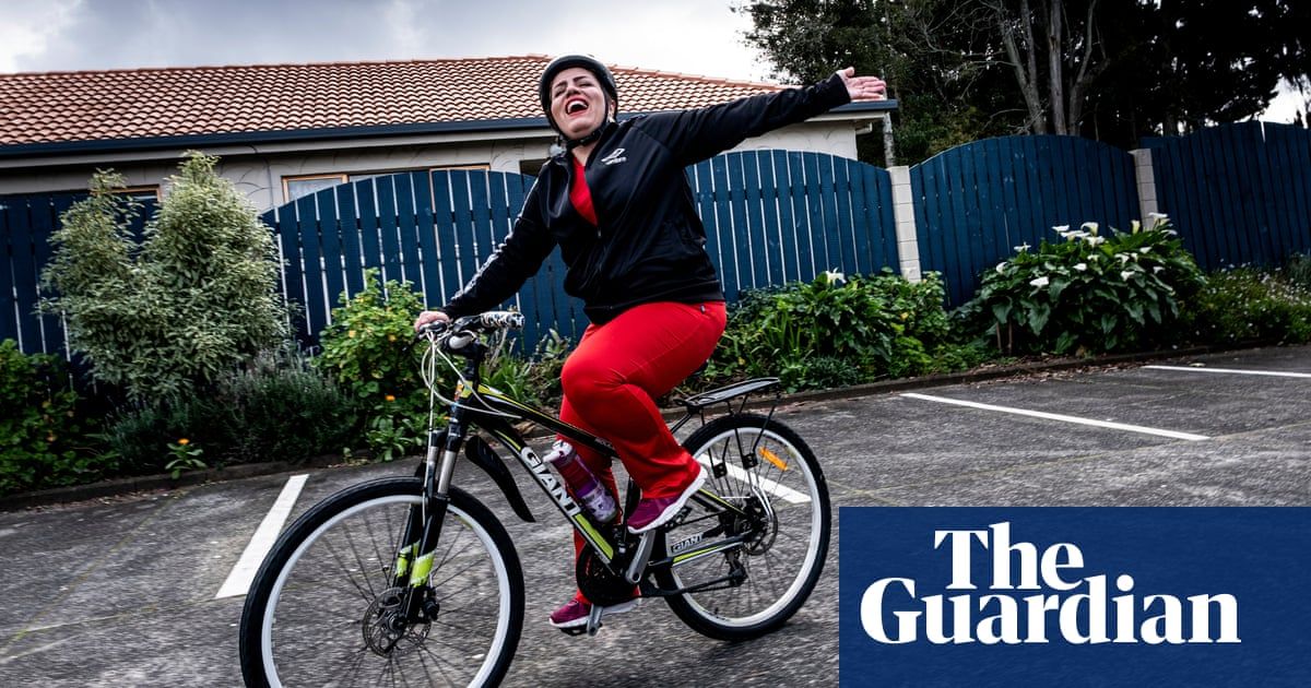 WelcomeHKW's tweet photo. 'It gave me hope': New Zealand charity gives refugees bikes and teaches them to ride. 
https://t.co/7FKdYNDLkP https://t.co/eqbpubxjMi