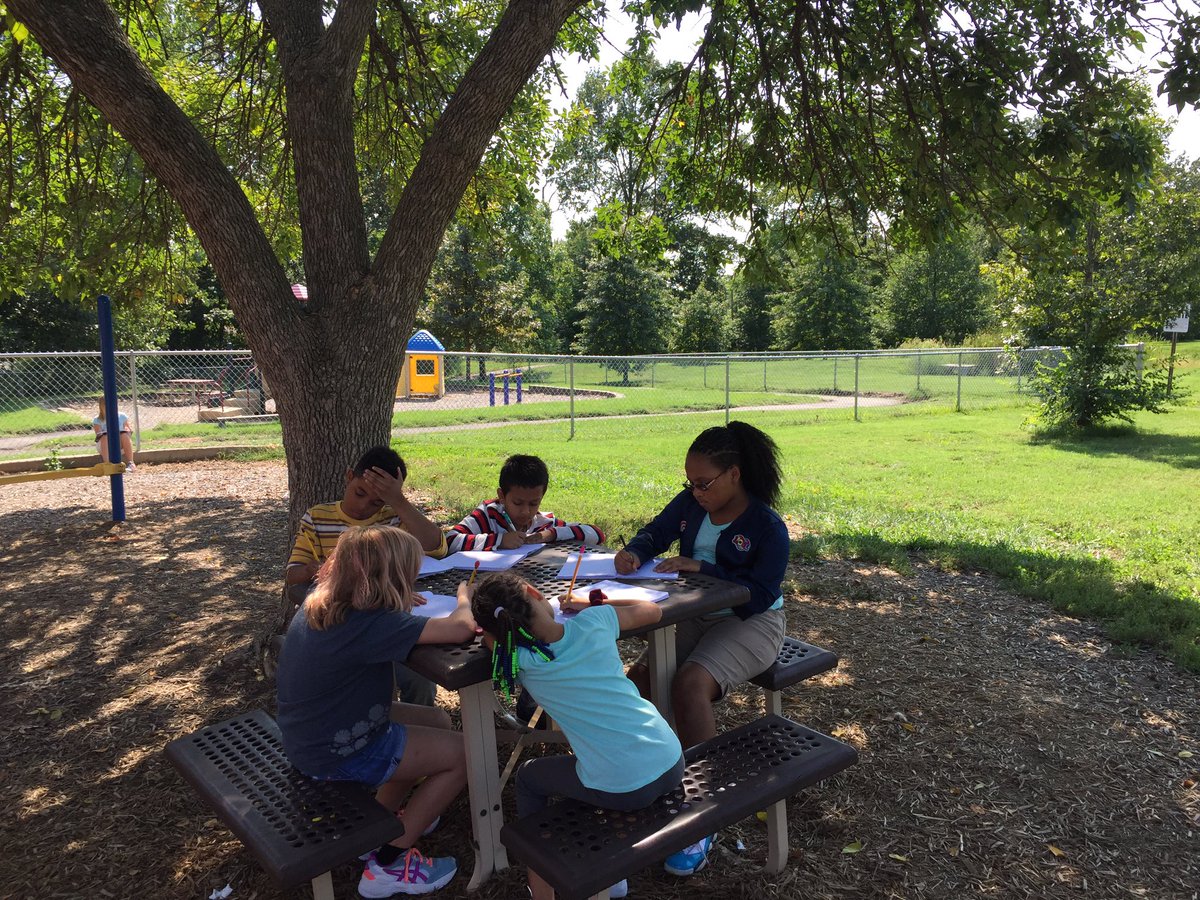 TeamTobben's tweet photo. Writers observe their surroundings, and write about them. @WestBlvdElem #4thgr #writing #cpsbest https://t.co/mAHQL6pVZj