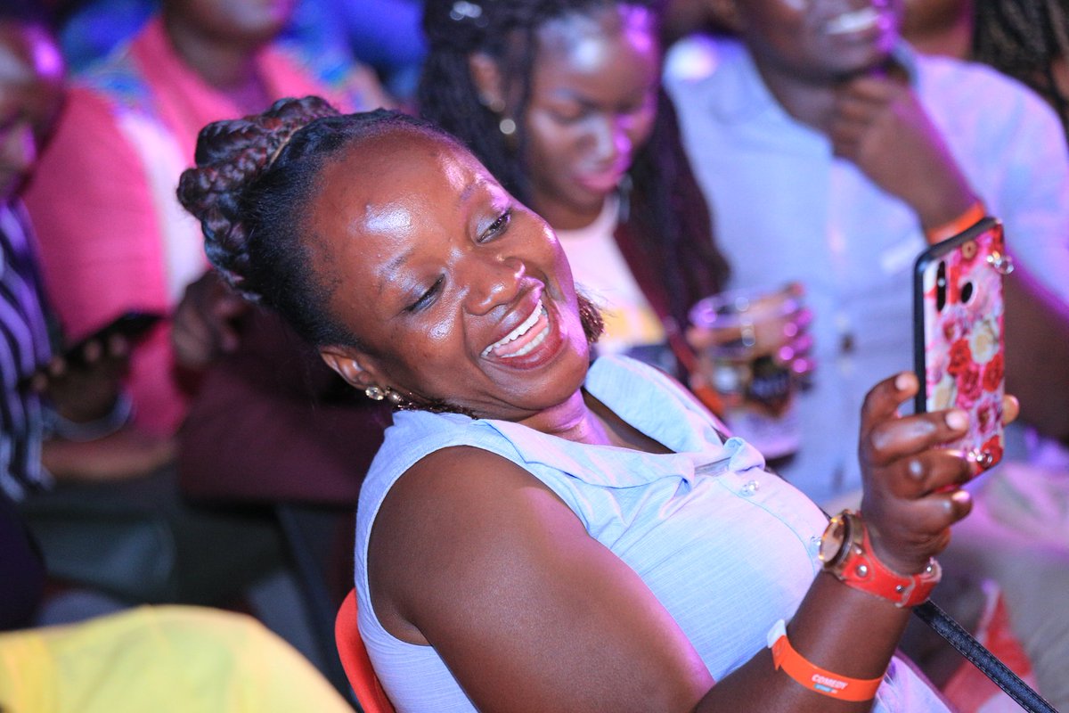 ComedyStoreUG's tweet photo. #McMariachi - Nentumila omusajja nga oze nomukazi omunene, atamidde Kyoka tomanyi kyozako.
Audience: π π
Mariachi - Kati olowoza kukubila kuba kyali bo. bajje bakutase. Obunene banangeππ.
#comedystoreug #NamelessInUG https://t.co/X4uSy224TC