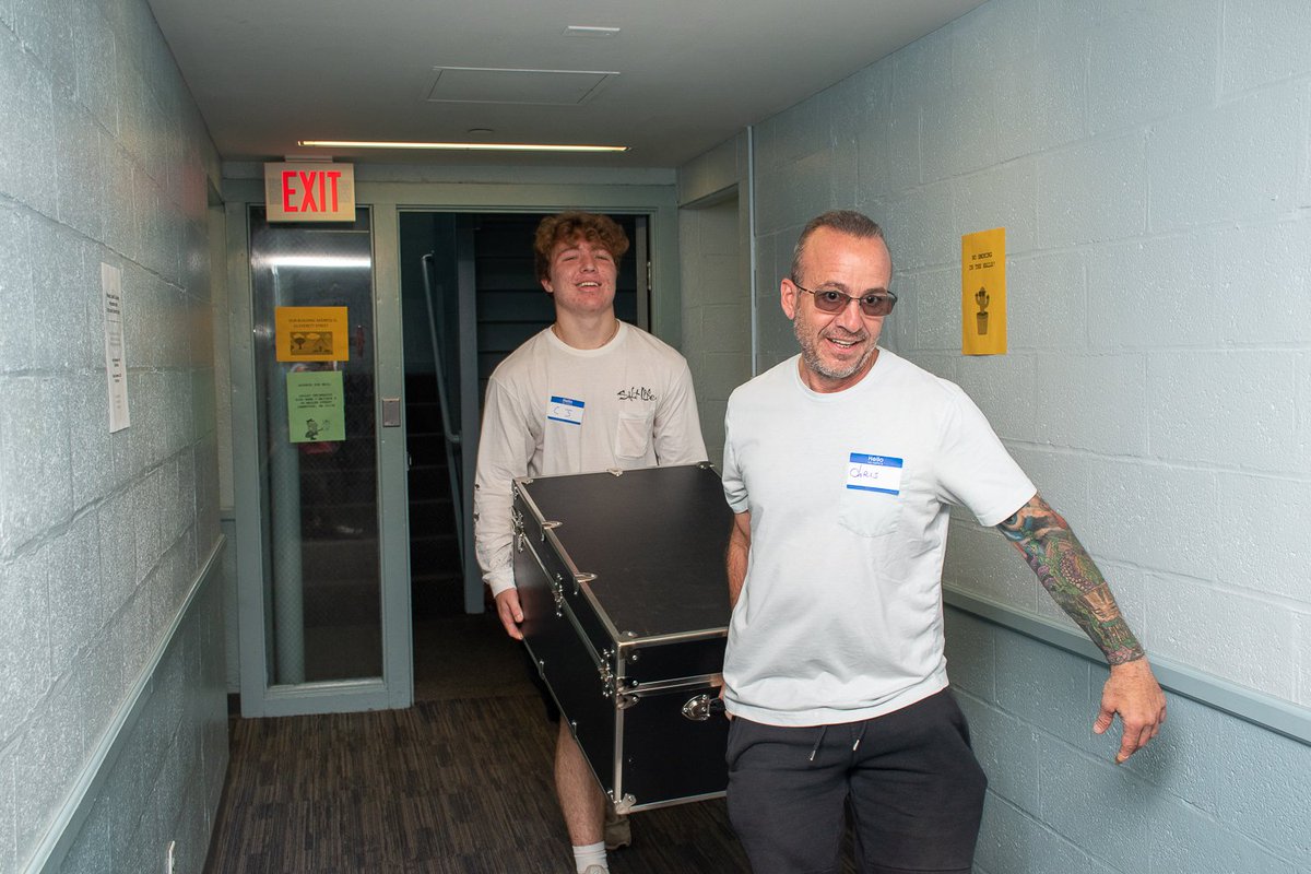 lesley_u's tweet photo. Students are back and we couldn't be happier! We welcomed the class of 2023 on move-in day this past weekend with 334 freshmen and 114 transfer students.
Read more about the day and what's next for our new Lynx!
#LesleyMoveIn
π: https://t.co/d89G9N6rW8 https://t.co/3VlNmEtrnk
