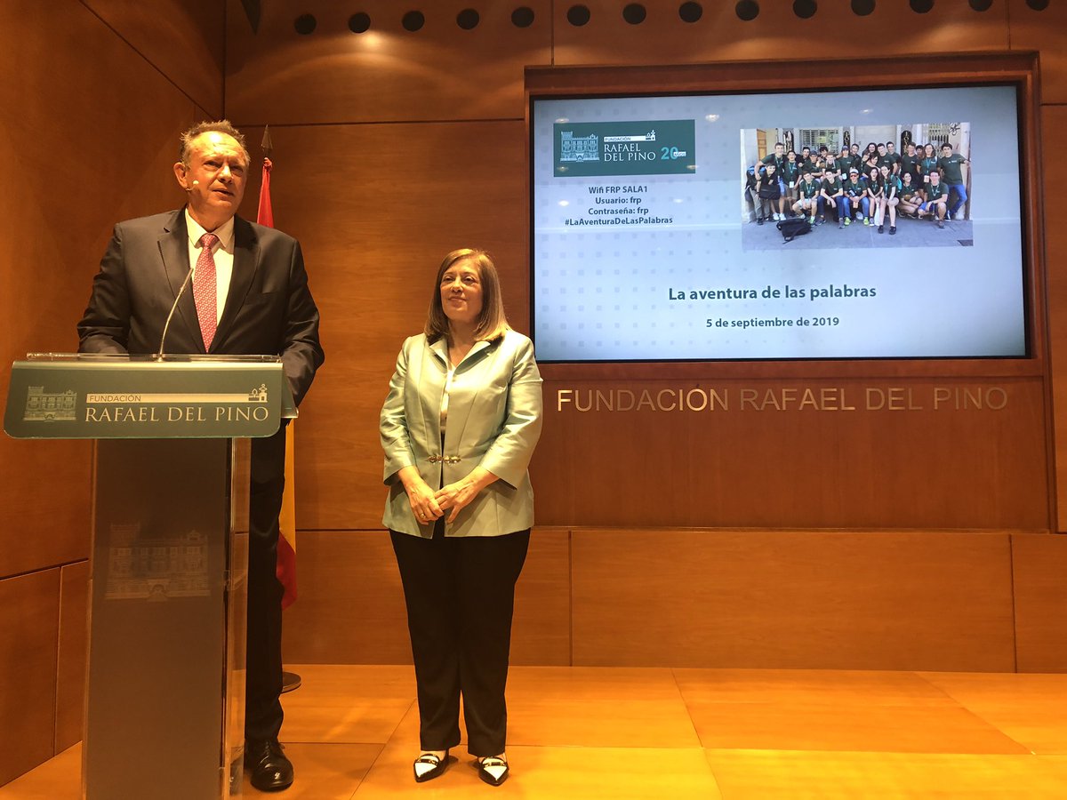 Laura_Domer's tweet photo. François Pérez y Ana Merino describen cómo ha sido la experiencia de haber desarrollado las actividades y talleres con los alumnos de AACC previos a la publicación de #LaAventuradelasPalabrras @frdelpino  @BestsellersPubl @adiezplus https://t.co/K1MfKCrU4g