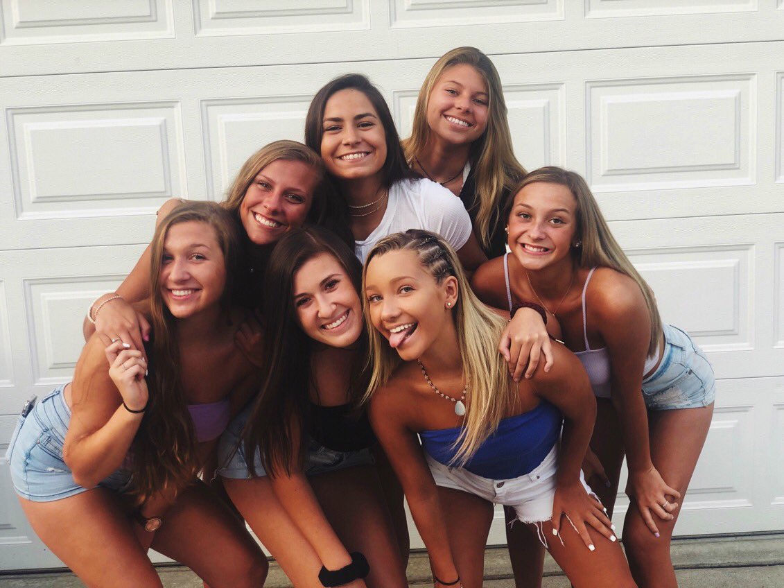 taylor_kubaney's tweet photo. Happy 18th @abigail_leubin !! Love you gf!! https://t.co/KkISJdm7ox