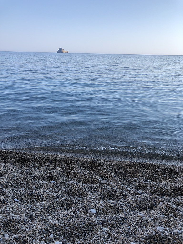Tysntny's tweet photo. Right across is Italy #corfu #paradisebeach #paradisebeachcorfu #emptysea #empty #sea #greece https://t.co/FuuZ1MGYre https://t.co/3I4ZtNkz2w